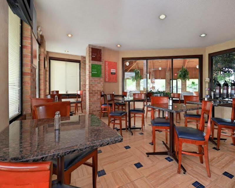 Quality Inn Marshall Near I-69 Extérieur photo